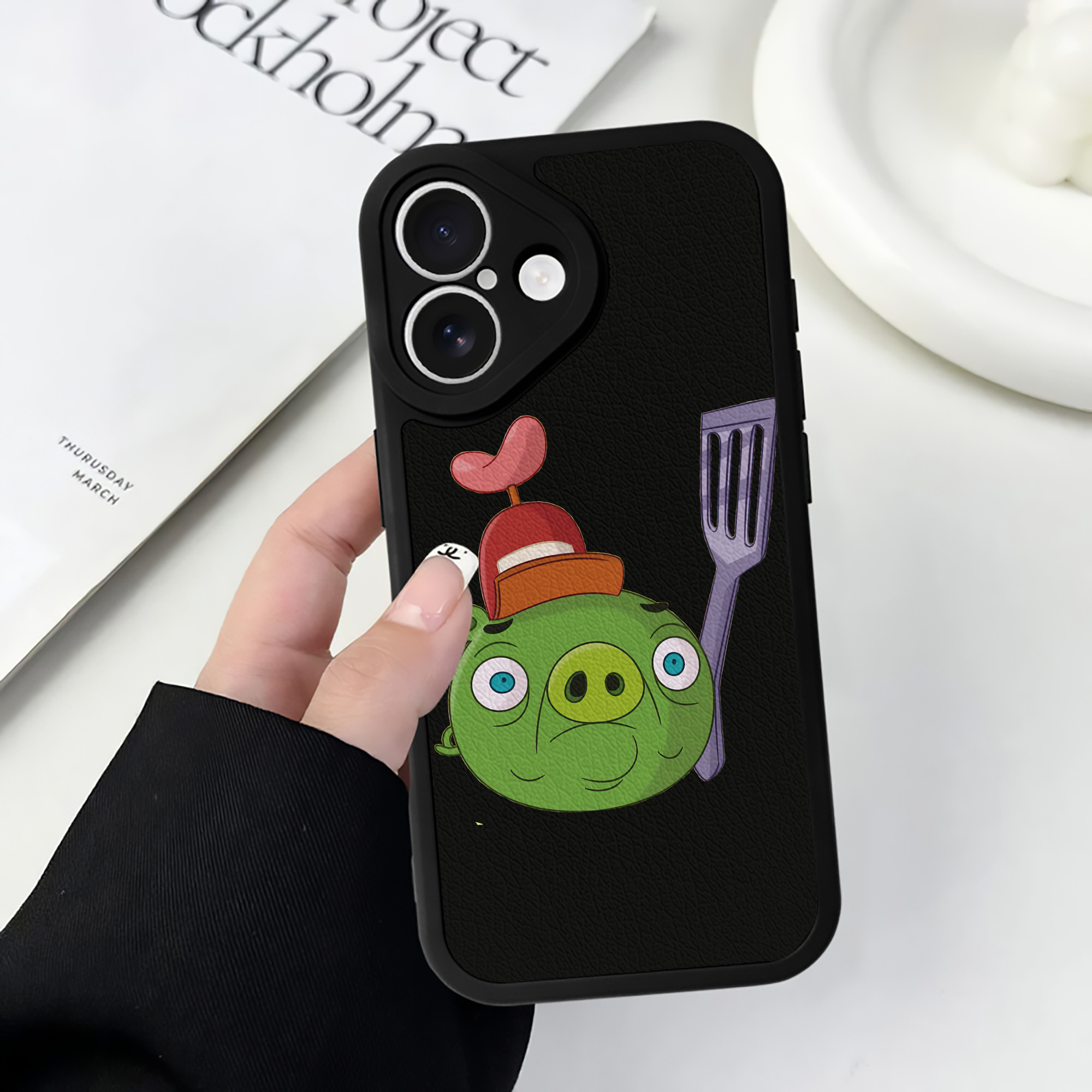 （画像用） Angry Birds アングリーバード 【iPhone 16シリーズ対応】シリコンスマホケース（レザー調） 材質：シリコン